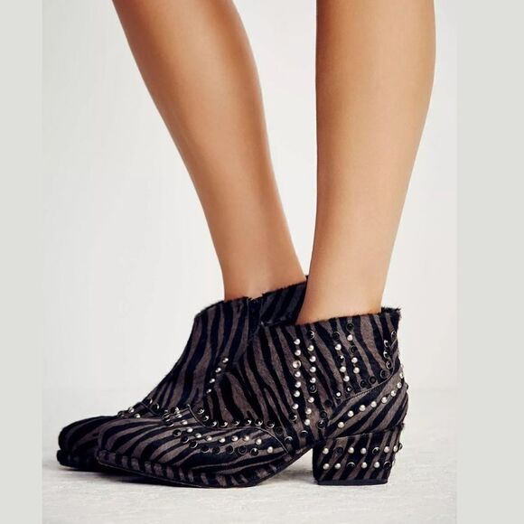 NEW FREE PEOPLE CHASING COWBOYS ANKLE BOOT - Picture 1 of 10